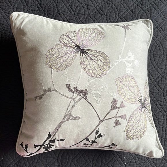 Decorative square pillow - Picture 1 of 4